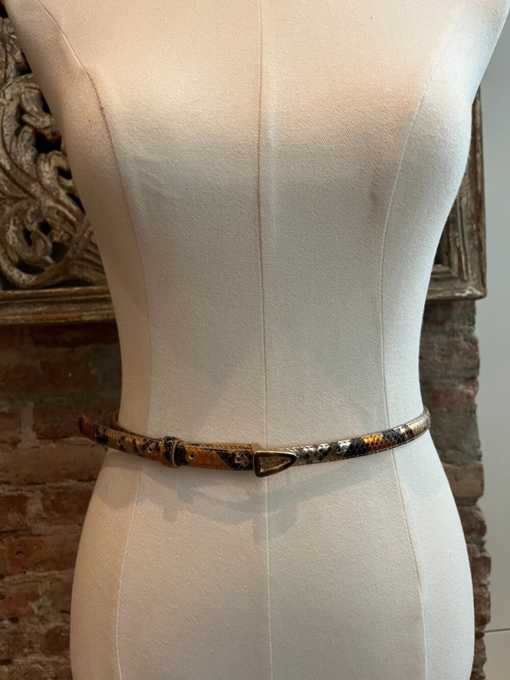 Scanlan Theodore Italian Leather Triangle Belt - Gold Tone Hardware - Size M